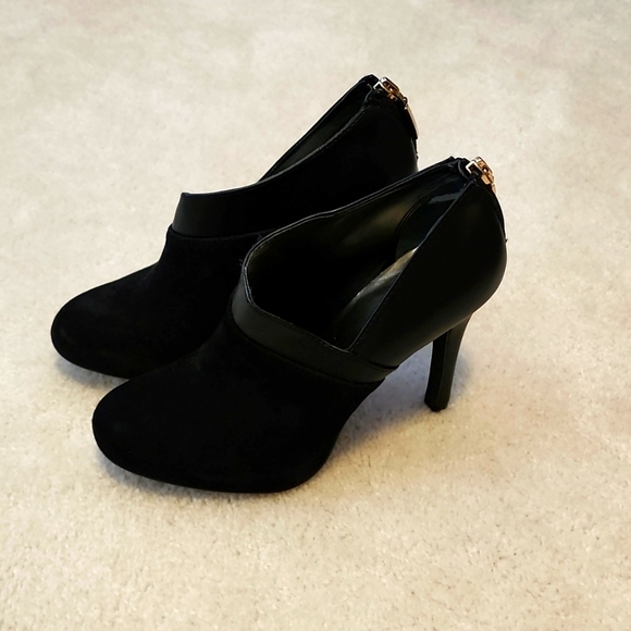 NWOT Alfani Heels, Black Velour, Size 7 - Picture 1 of 7
